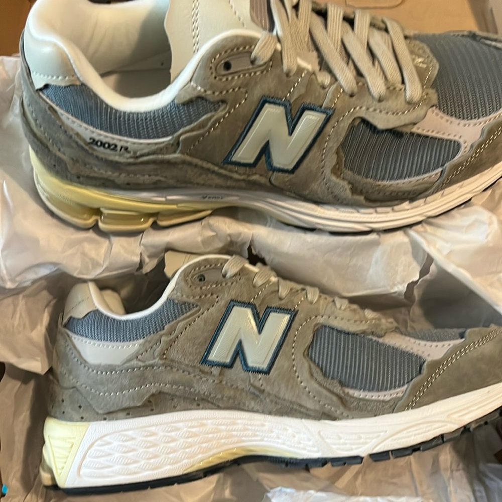 2002R new balance